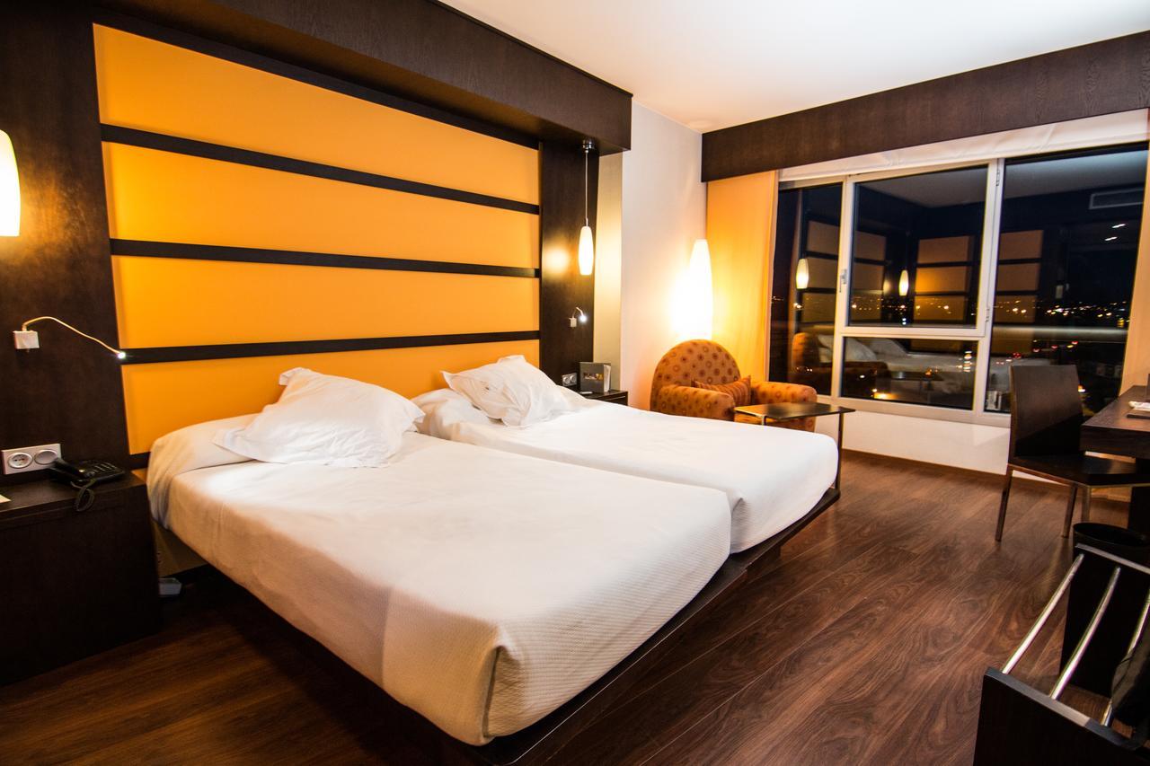 Tweepersoonskamer met 2 Aparte Bedden en Extra Bed (3 Volwassenen)