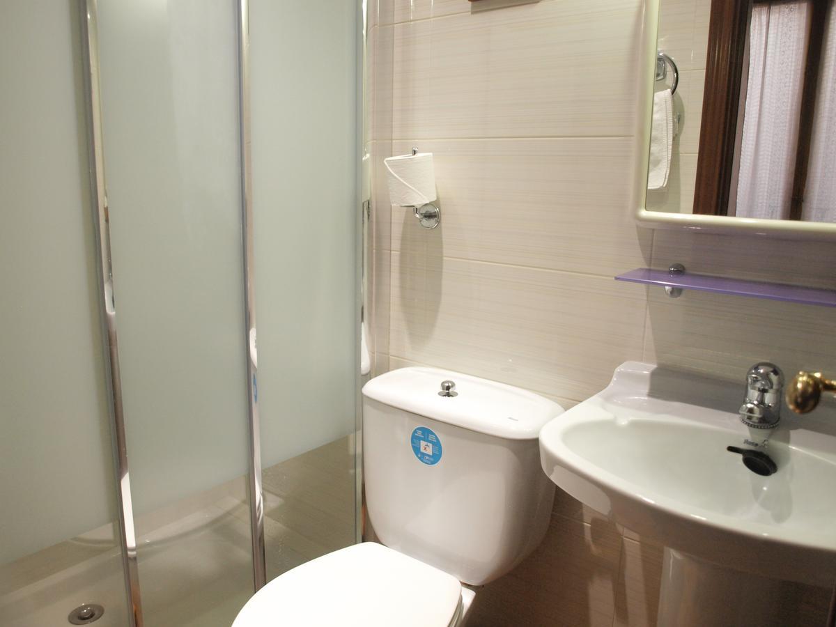 Small Single Room,1592893691:JPEG