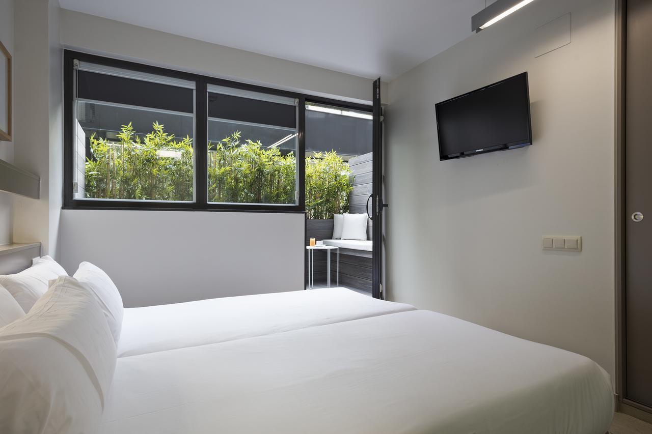 Quarto Triplo com Terraço