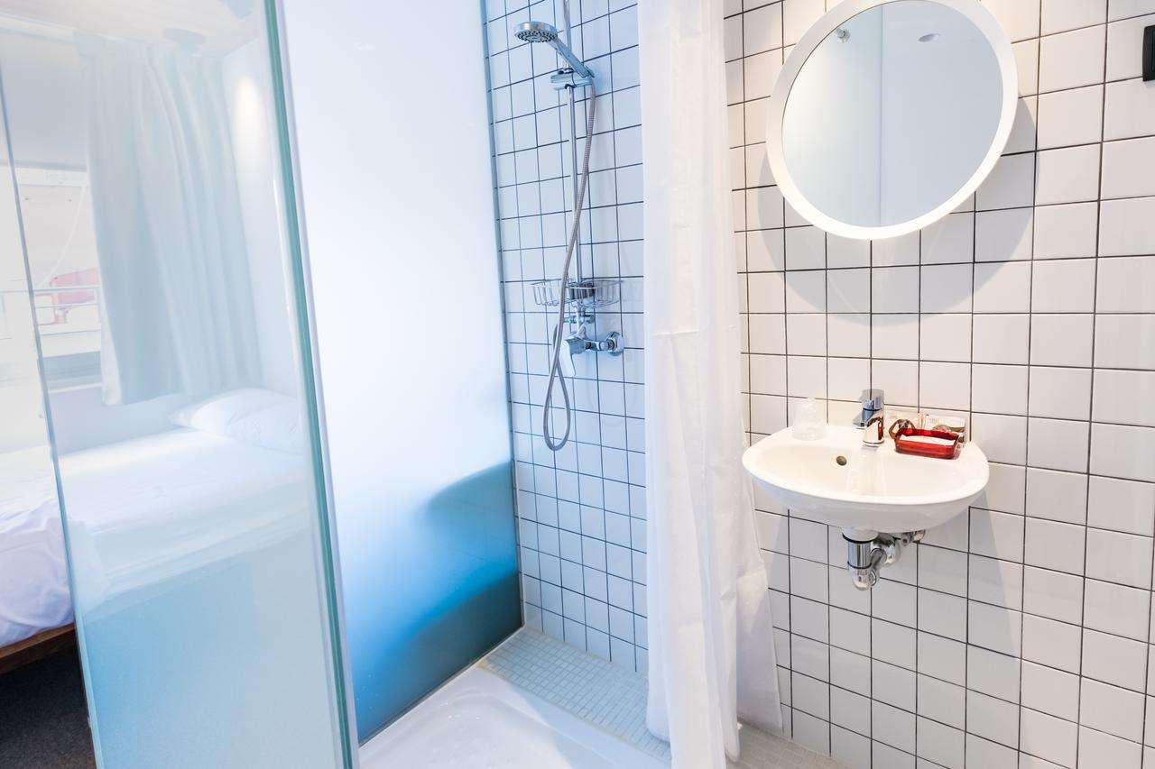 Single Room Bathroom,744321844:JPEG