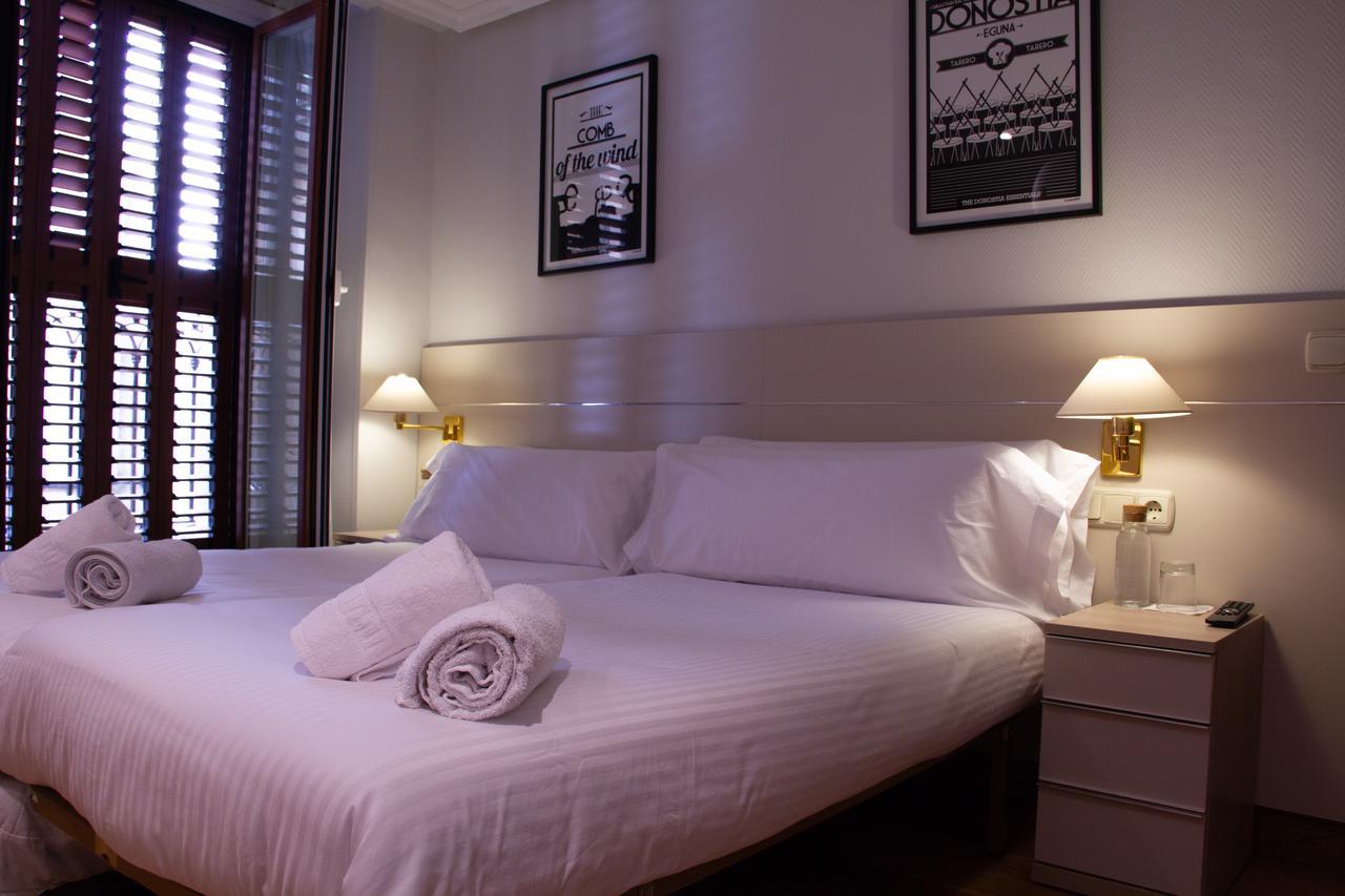 Standard Twin Room with Shared Bathroom