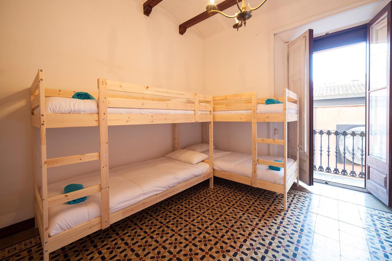 Posto Letto in Dormitorio Femminile con 6 Letti