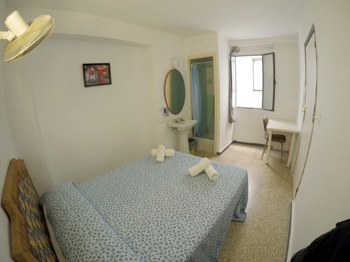 Alloggio con Letto Matrimoniale, Doccia e Bagno in Comune