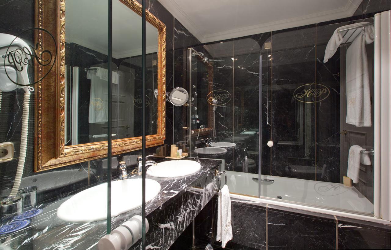Twin Room with City View