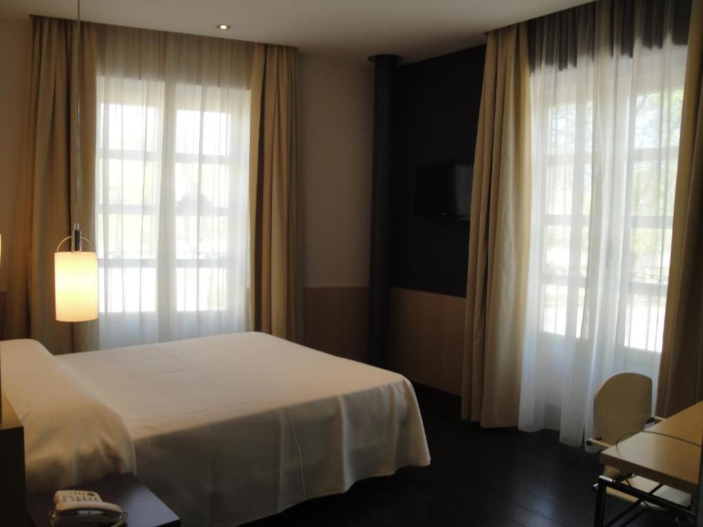 Chambre Double ou Lits Jumeaux avec Lit d'Appoint et Vue