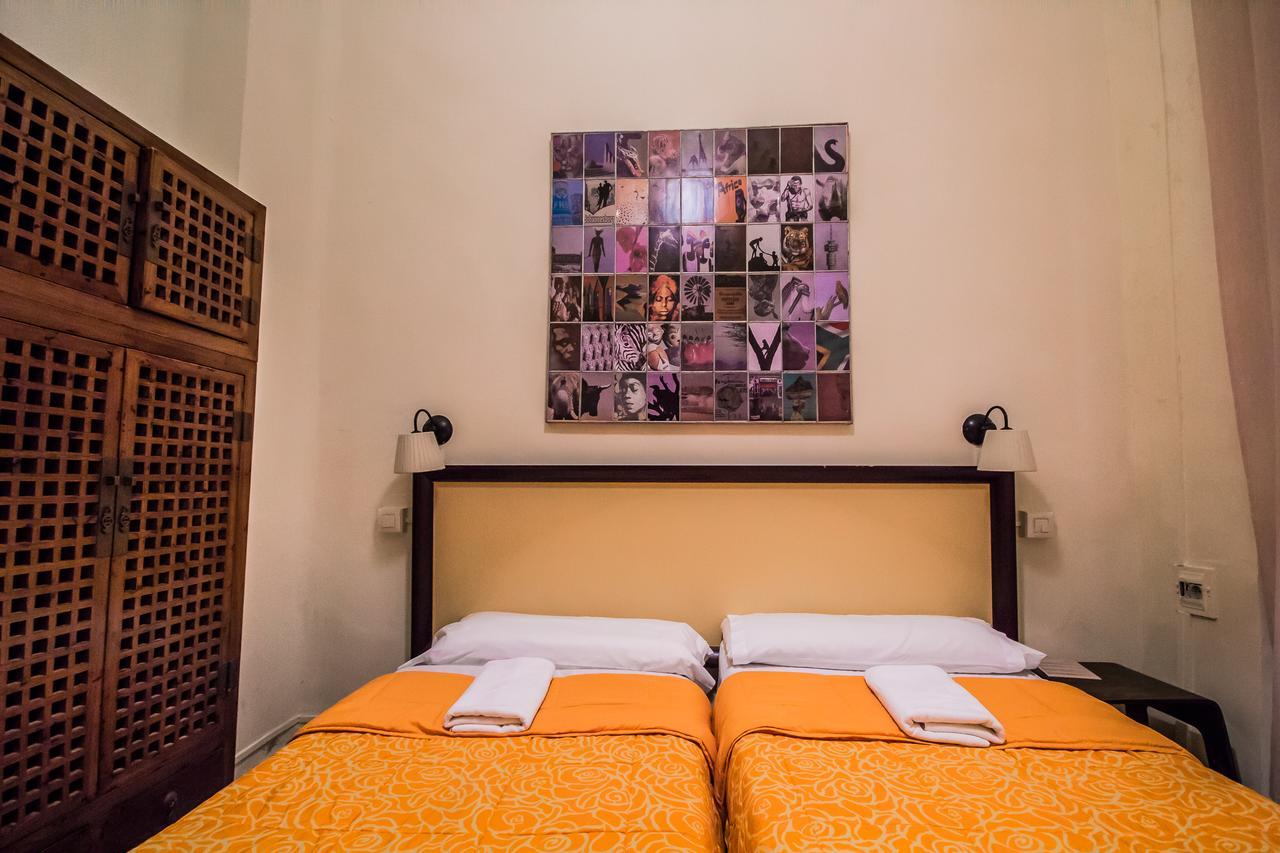 Chambre Double ou Lits Jumeaux avec Salle de Bains Commune