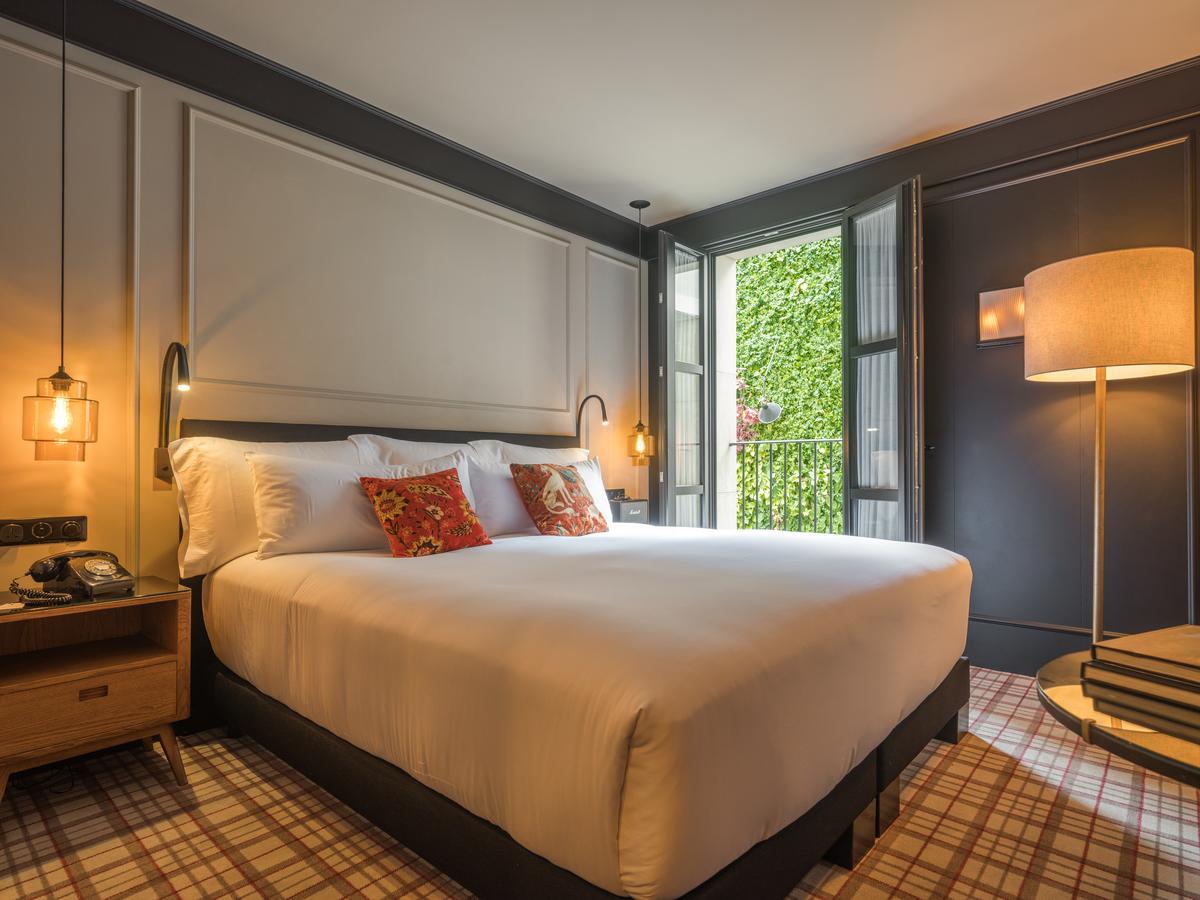 Small Double Room,645893793:JPEG