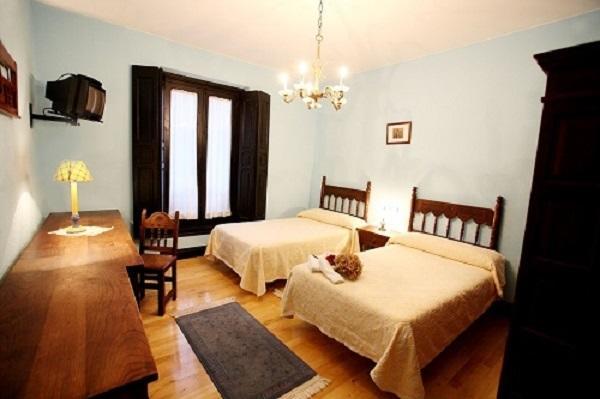 Habitación Doble con baño - 2 camas