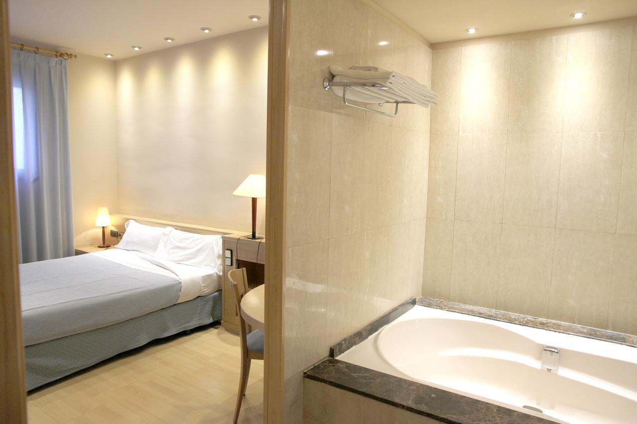 One-Bedroom Apartment,646938798:JPEG