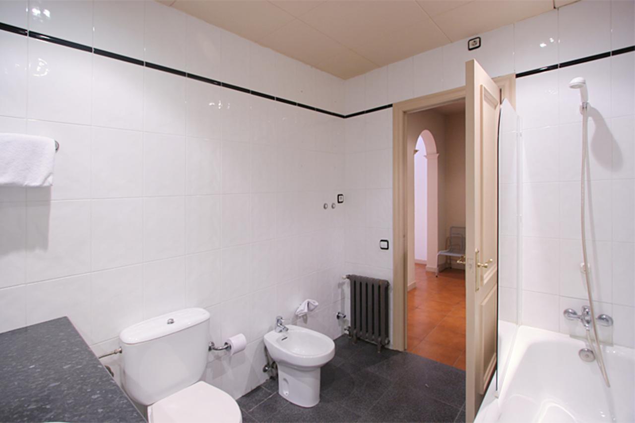 Superior One-Bedroom Apartment,669933264:JPEG