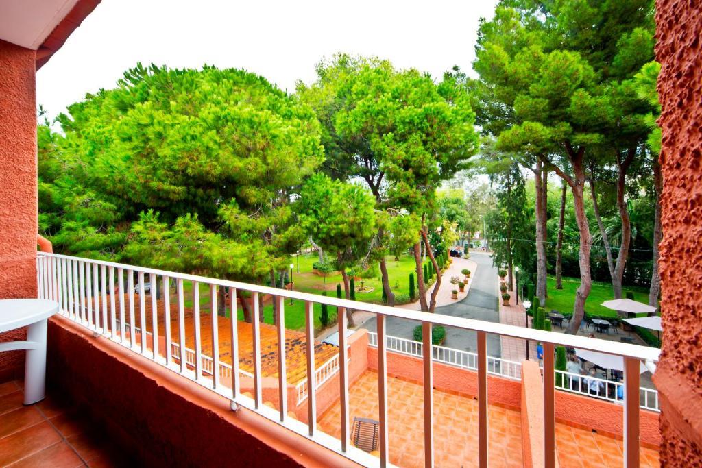 Chambre Triple - Vue sur la Piscine