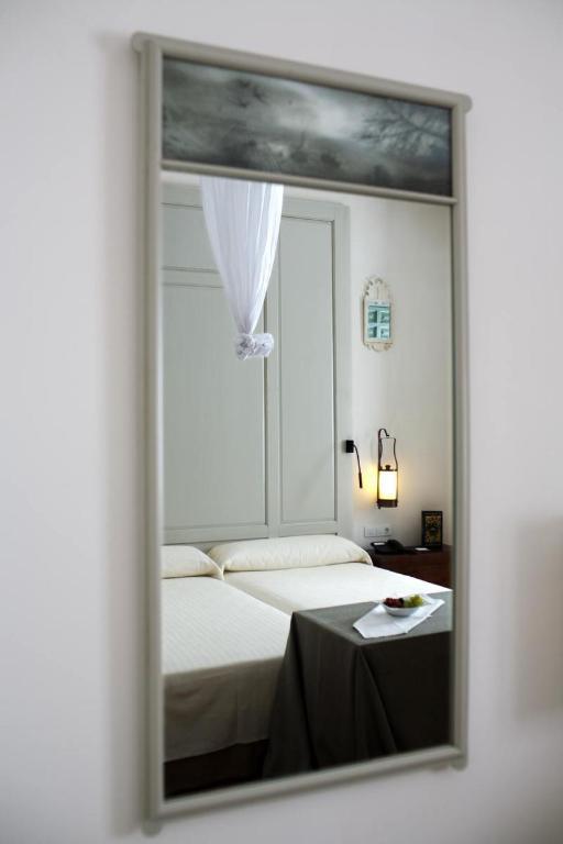 Standard Double Room (2 Adults + 1 Child),147681332:JPEG
