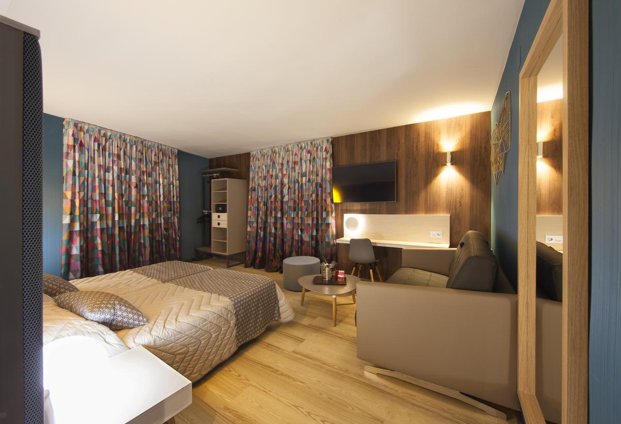 Suite Junior (3 Adultes + 1 Enfant)