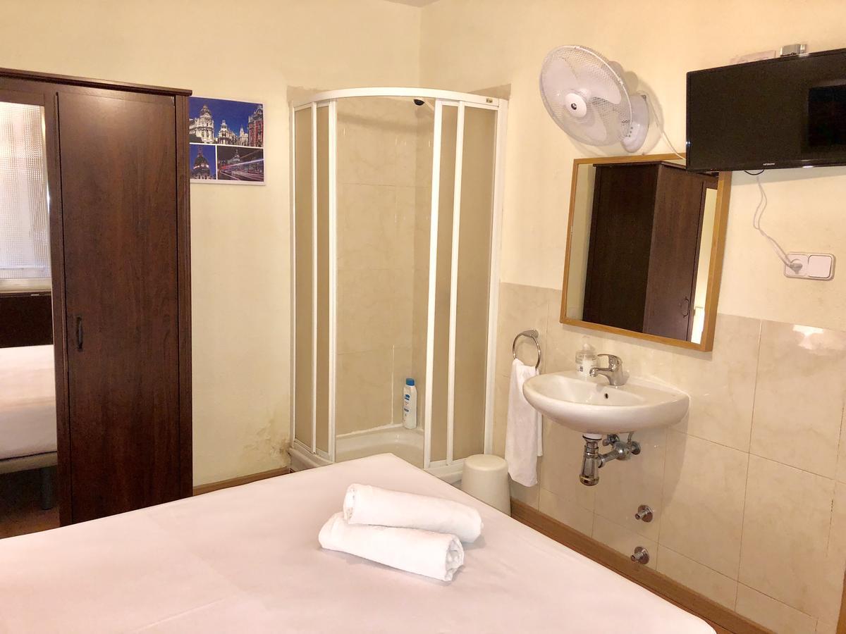 Camera Matrimoniale con Bagno in Comune
