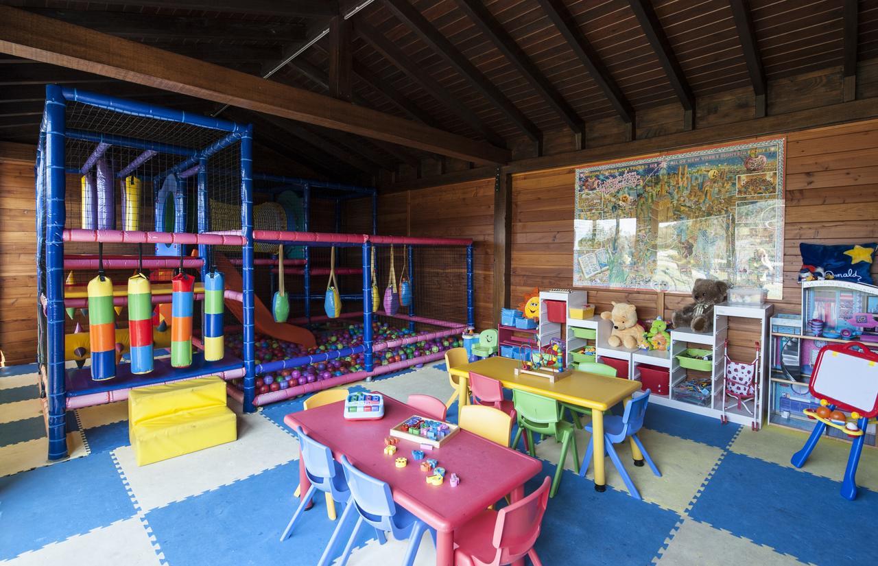 Chambre Familiale avec Terrasse et Accès au Spa