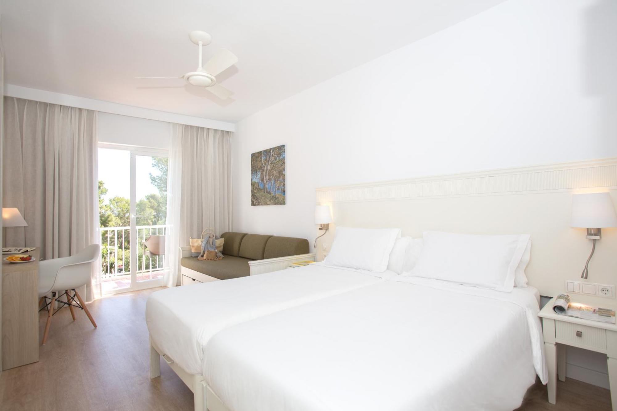 Chambre Quadruple avec Balcon (2 Adultes + 2 Enfants)