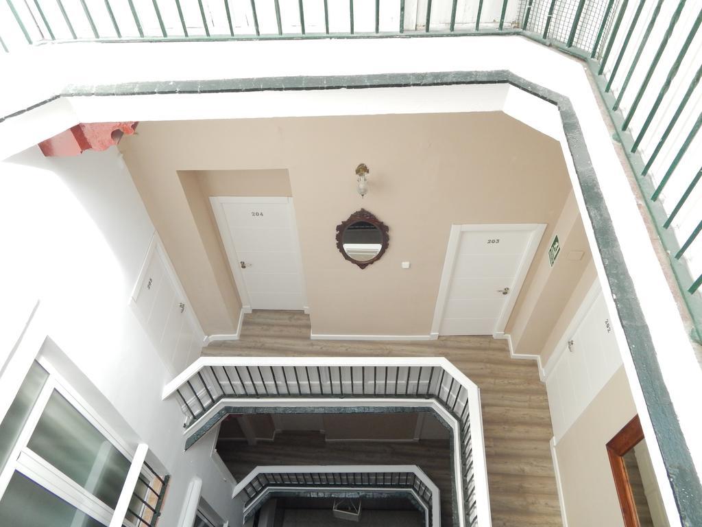 Double Room with Shared Bathroom,68082398:JPEG