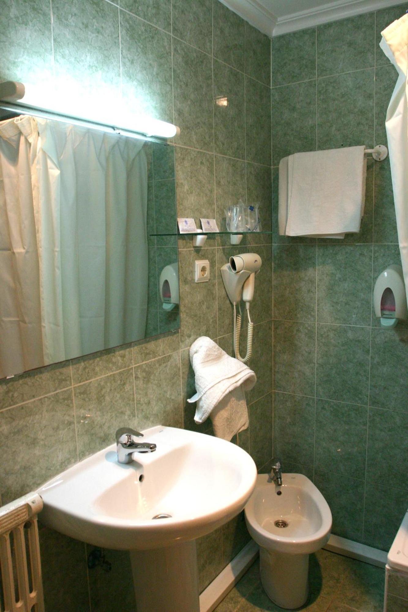 Dreibettzimmer (2 Erwachsene + 1 Kind)