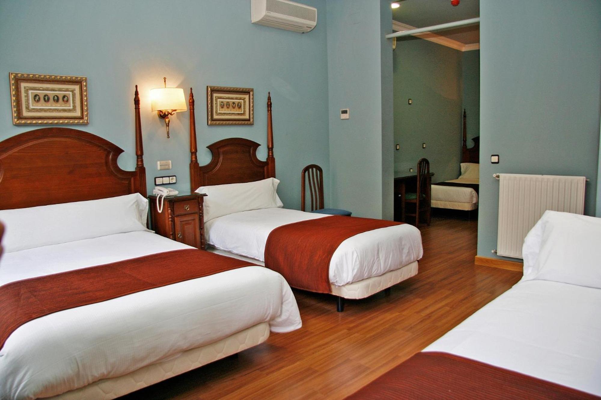 Triple Room 3 single Beds