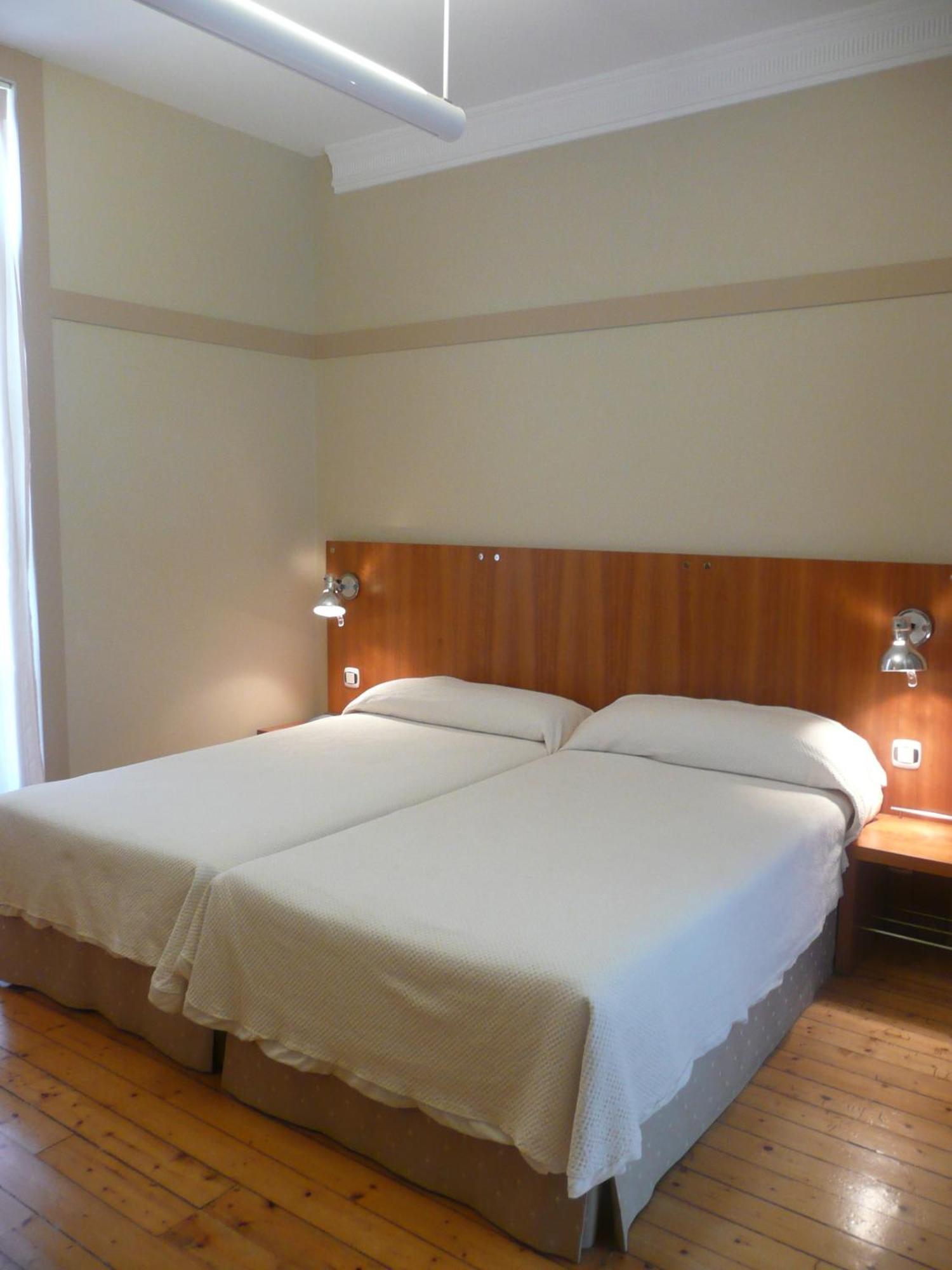 Double or Twin Room,687075849:JPEG