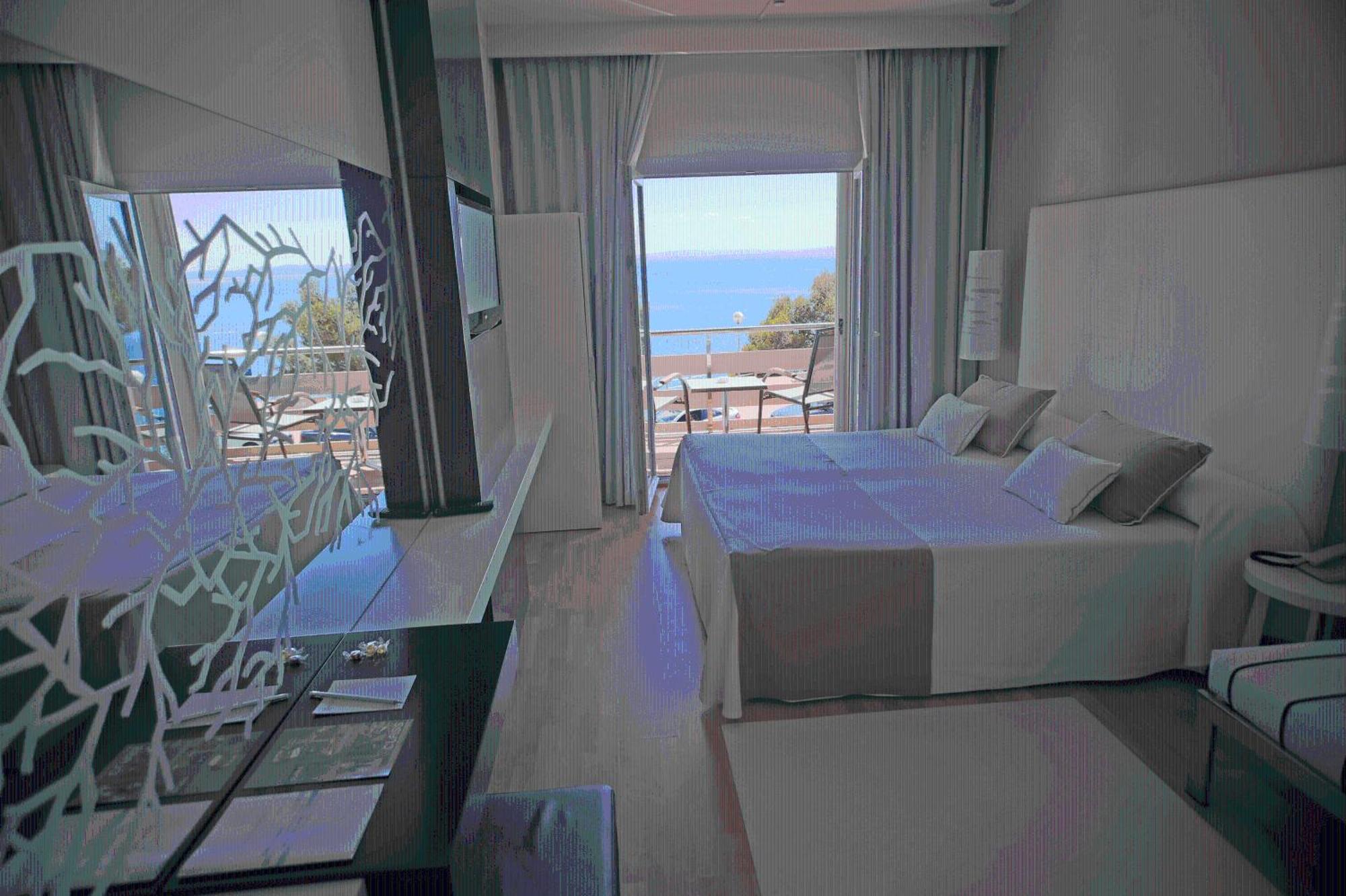 Triple Room with Sea View (2 Adults + 1 Child)