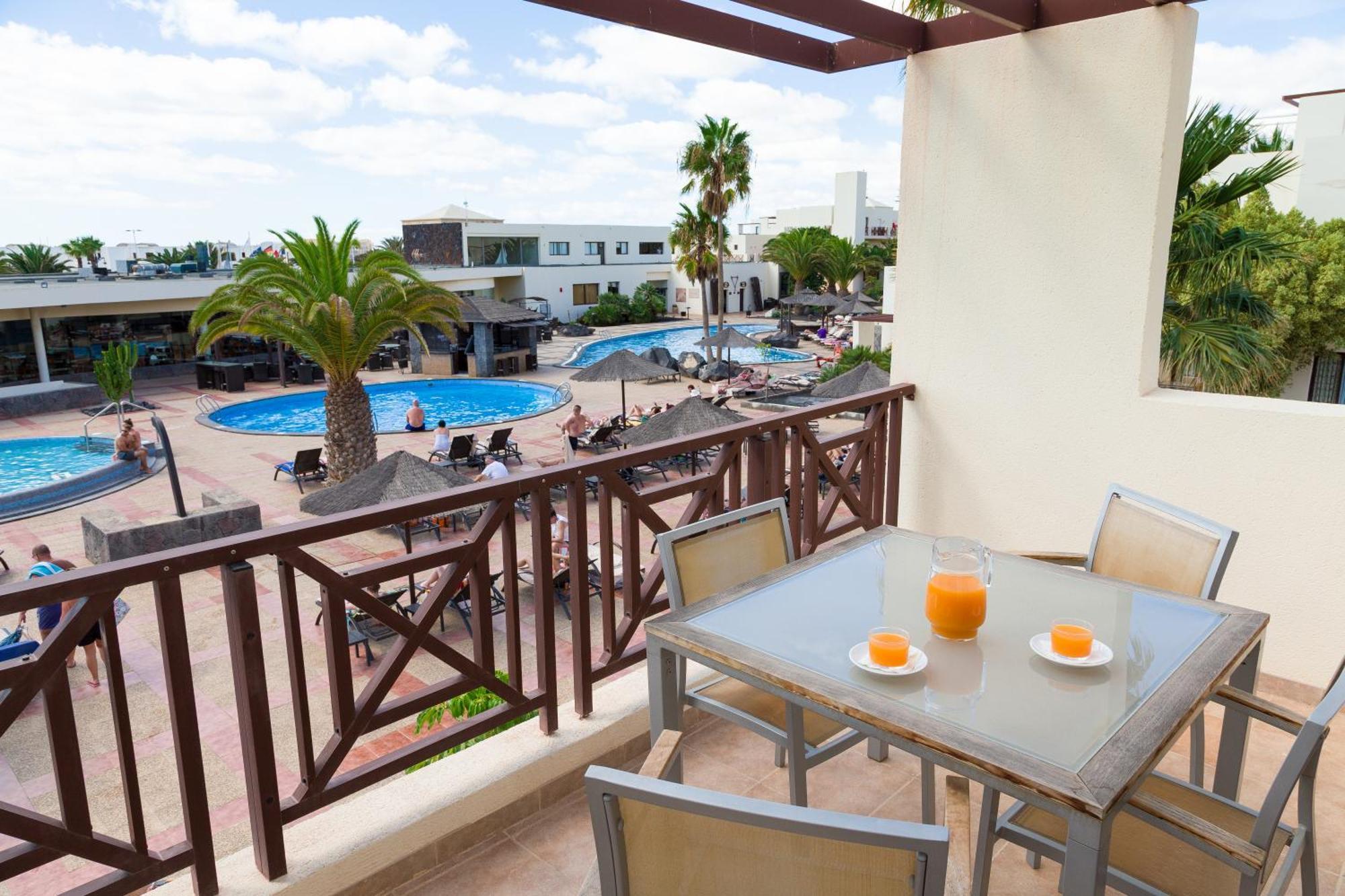 Suite mit Poolblick (2 Erwachsene)