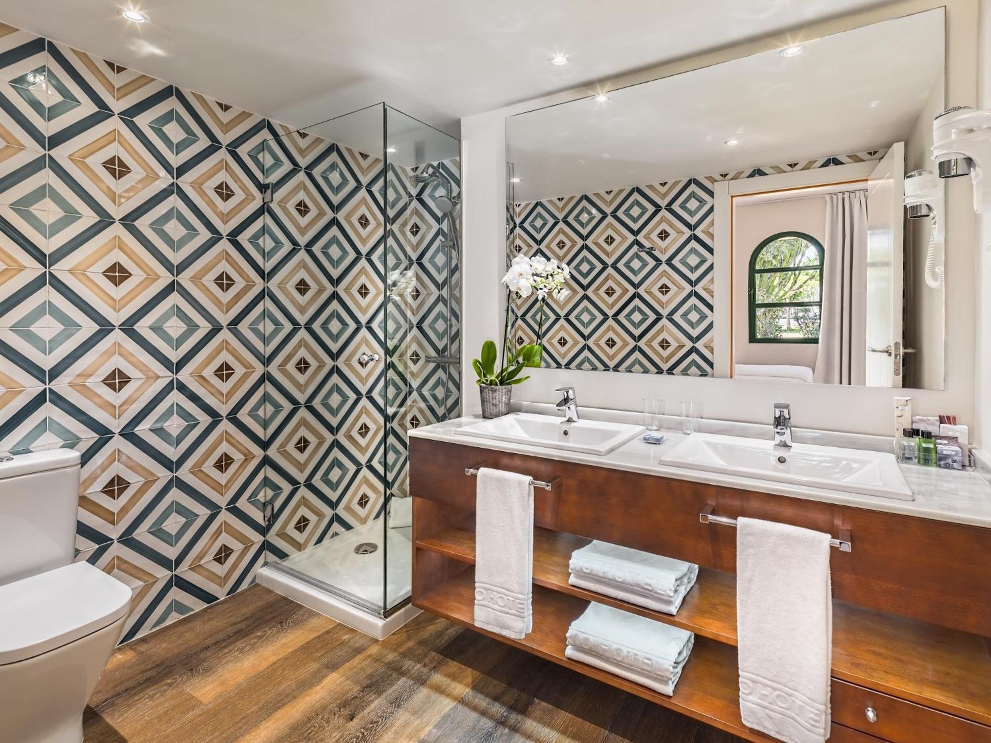 Junior Suite (2 Adults),703791718:JPEG