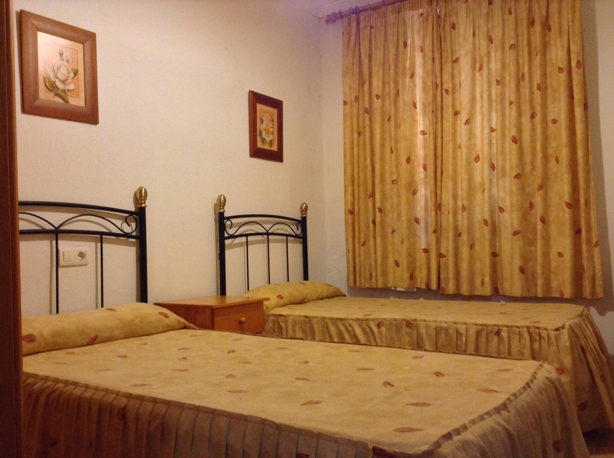 Doppel-/Zweibettzimmer mit Gemeinschaftsbad