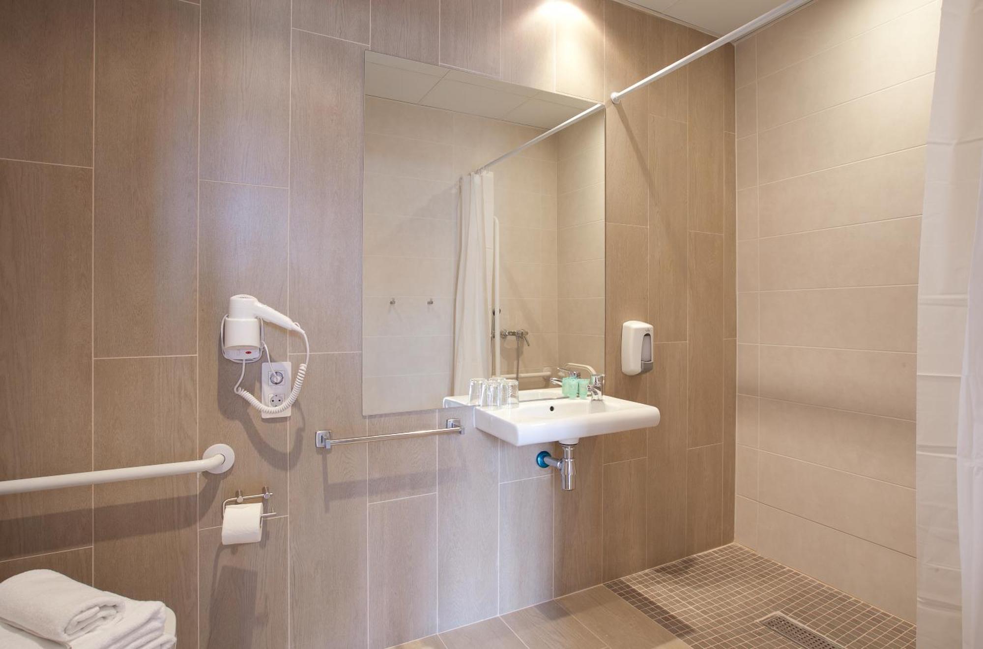 Double Room,1742815405:JPEG