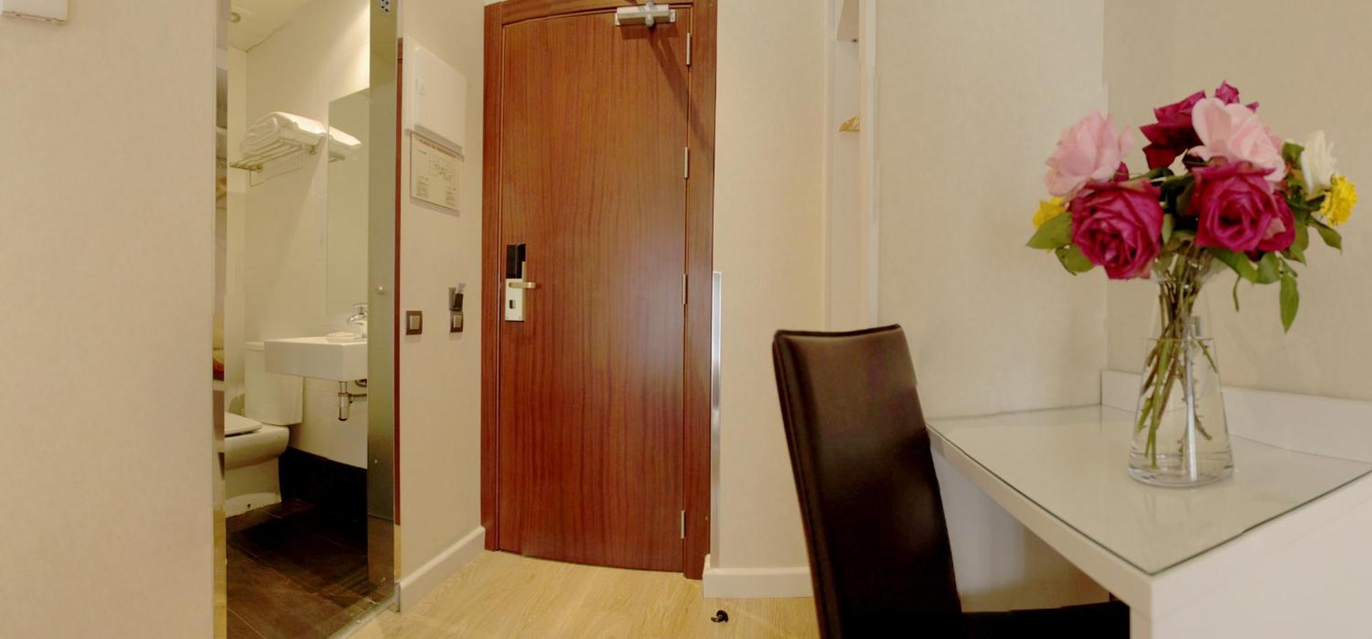 Family Room with Balcony,707463457:JPEG