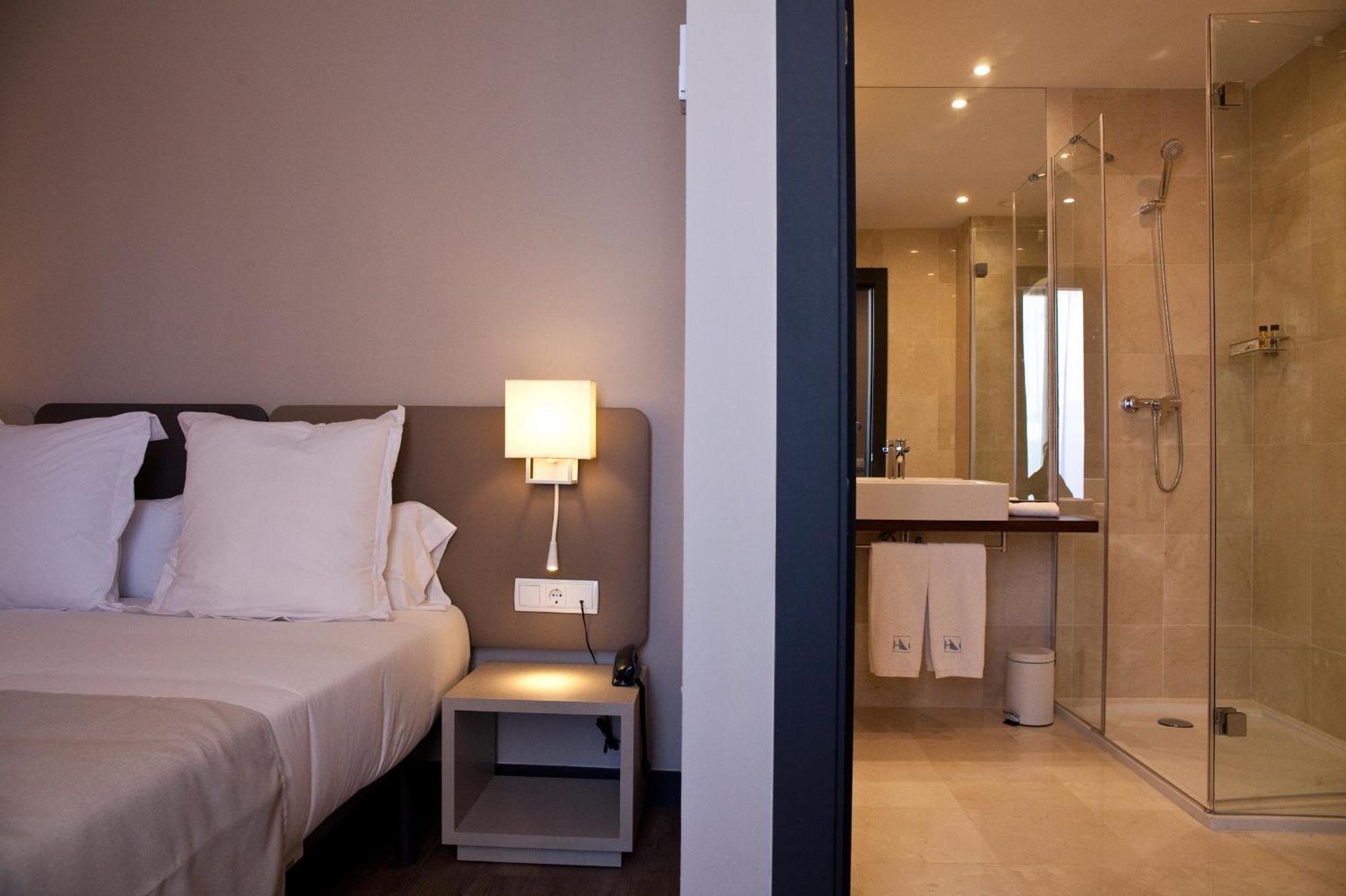 Superior Double Room with Balcony,713888875:JPEG