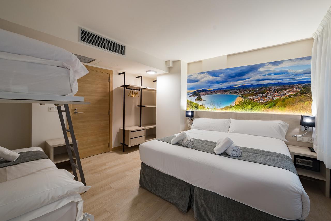 Classic Quadruple Room Interior