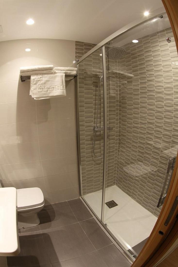 Quarto Individual com Casa de Banho Privativa