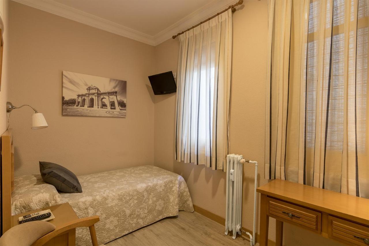 Single Room Private Bathroom
