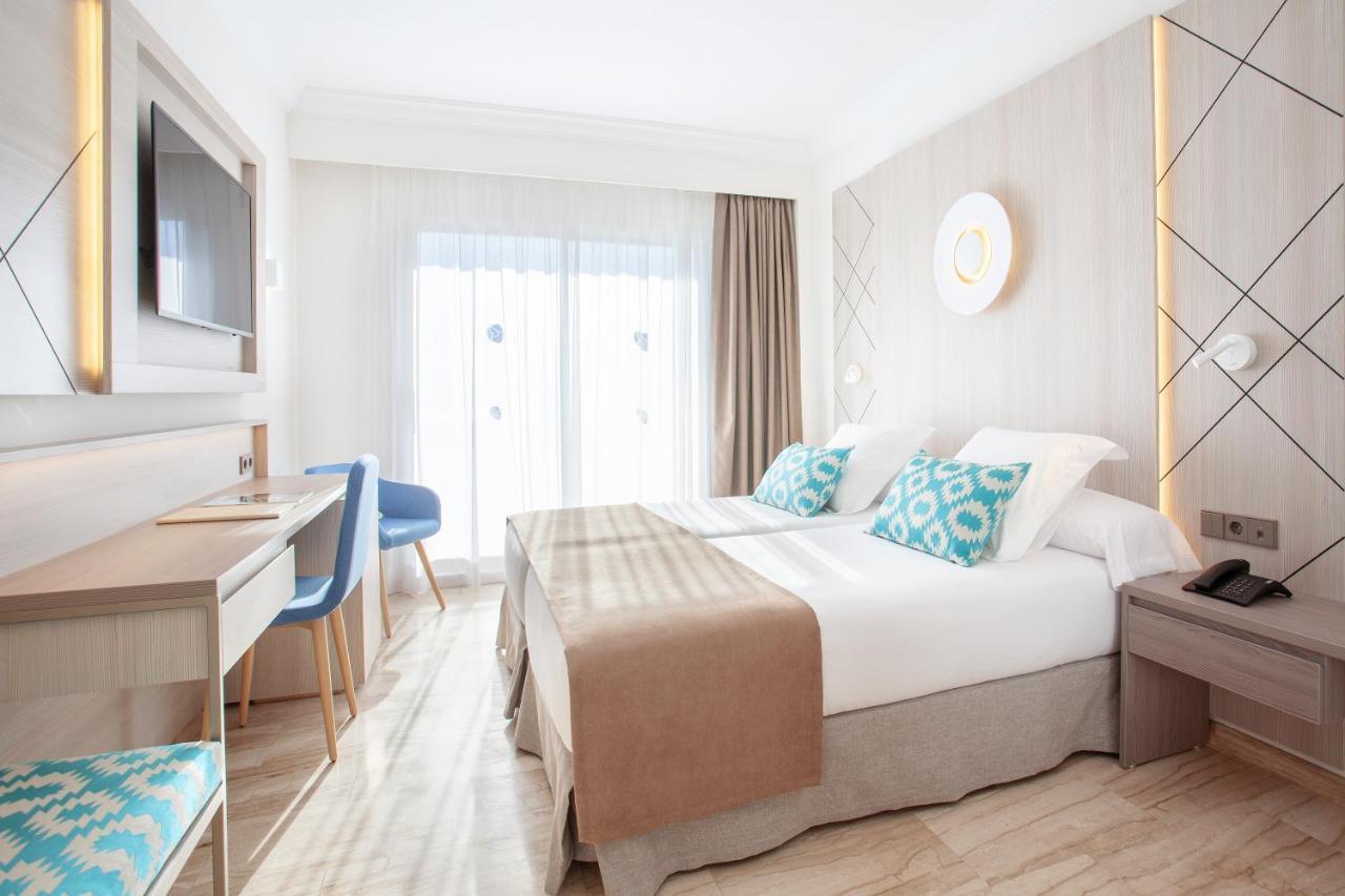 Doppel-/Zweibettzimmer mit seitlichem Meerblick