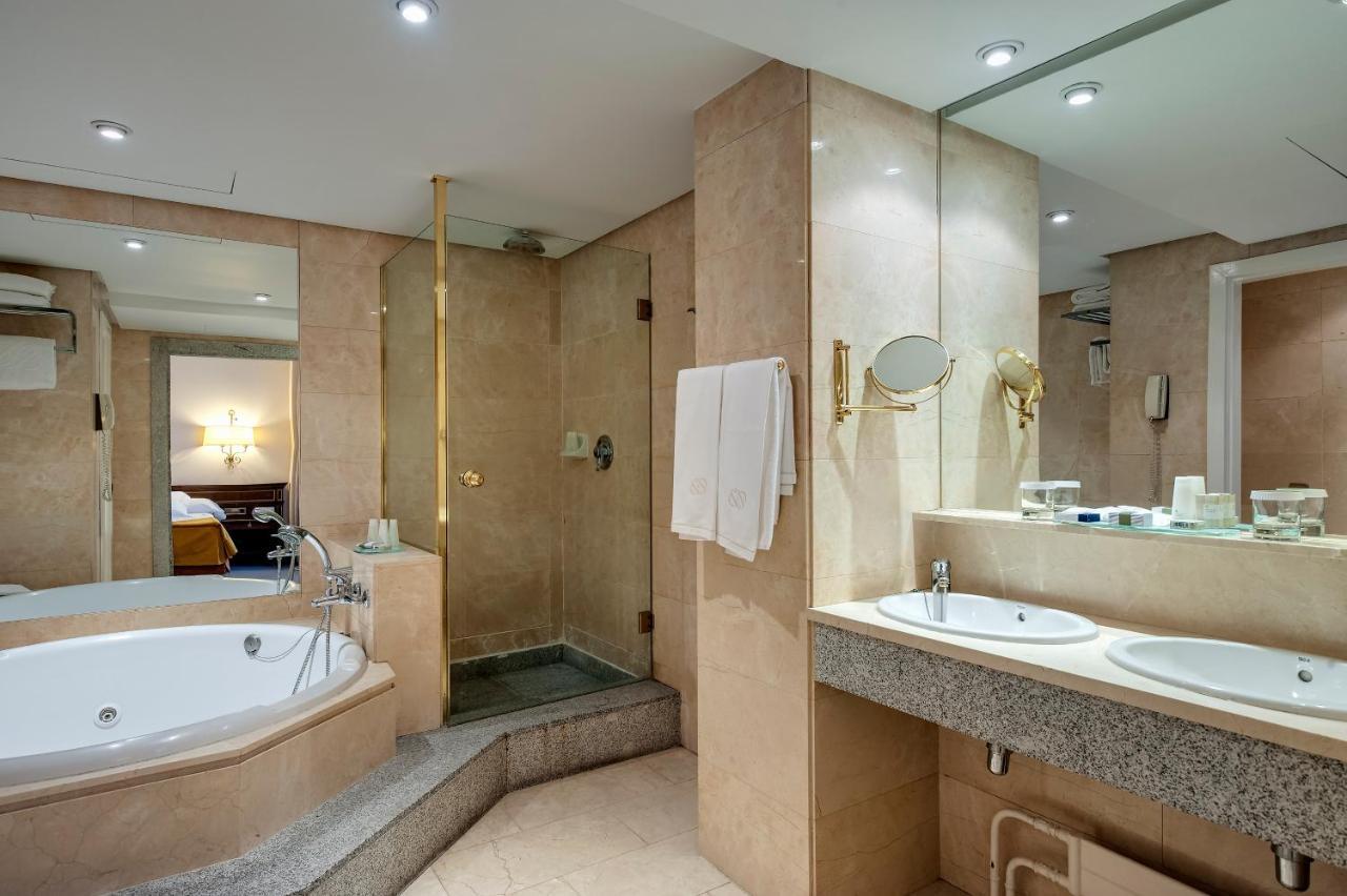 Royal Premium Zimmer mit Whirlpool-Badewanne