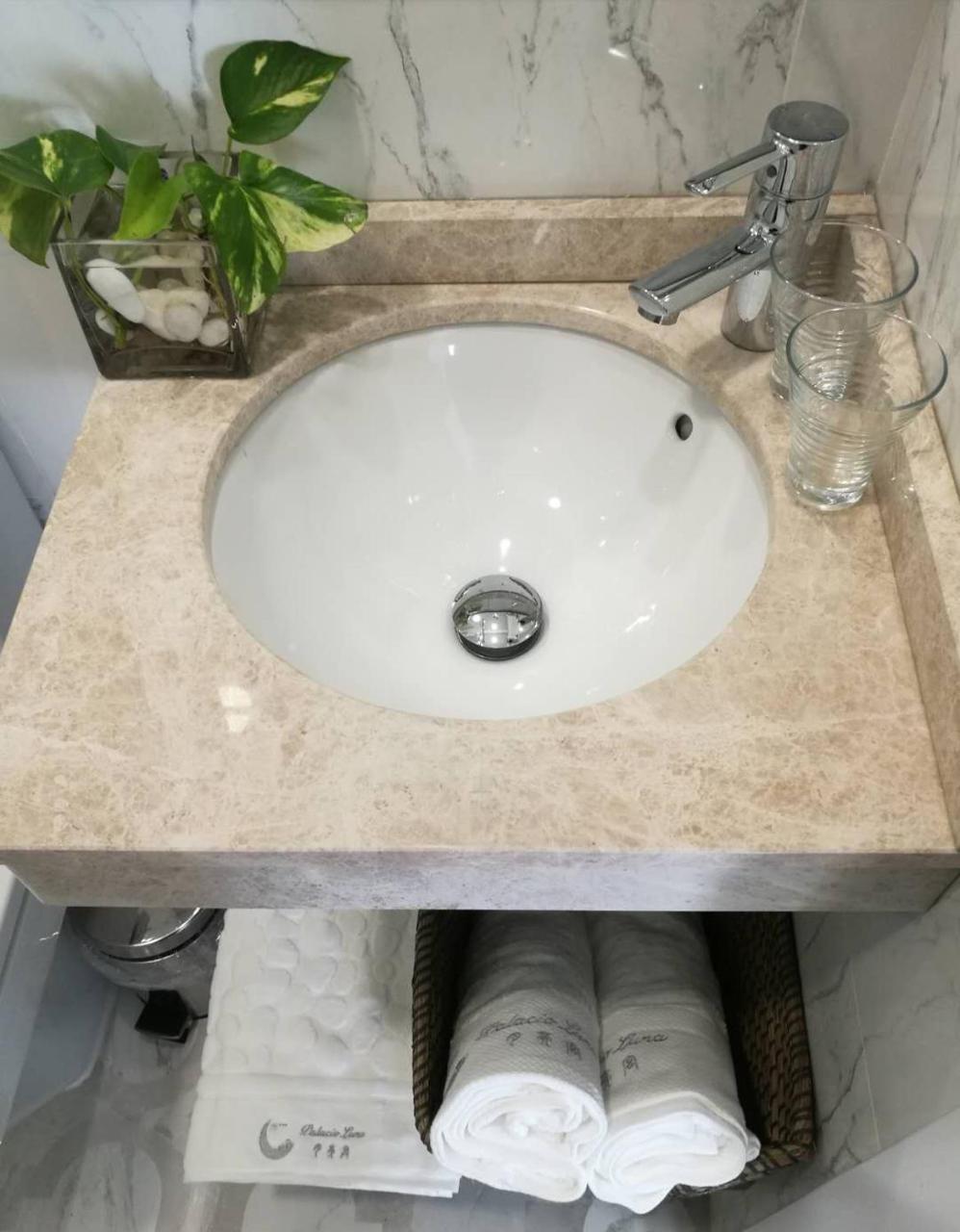 Double Room with Private Bathroom,764153947:JPEG