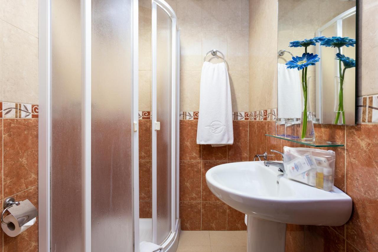 Chambre Double (2 Adultes)
