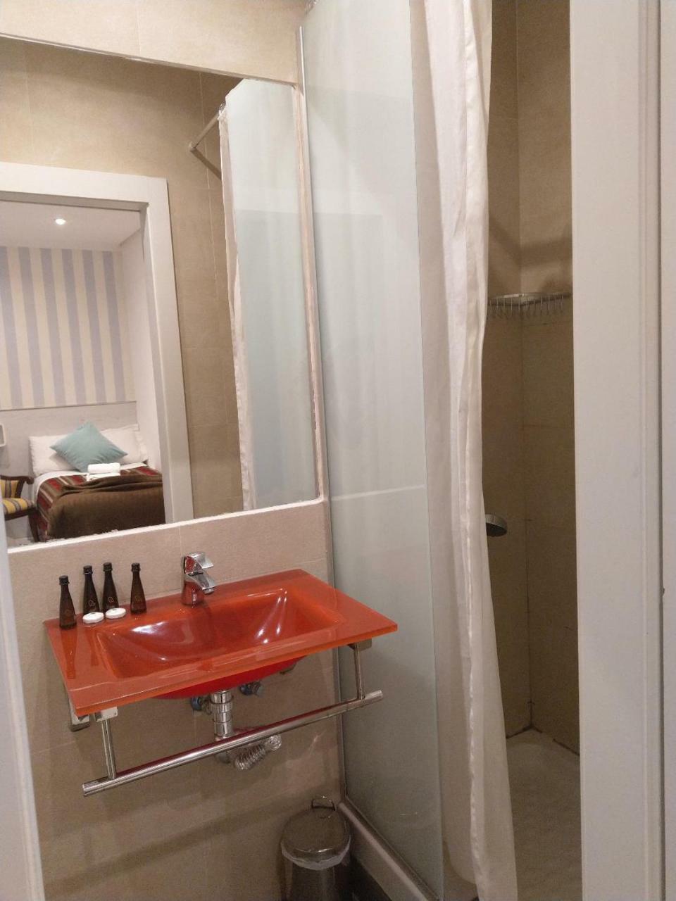 Quarto com 2 Camas de Solteiro
