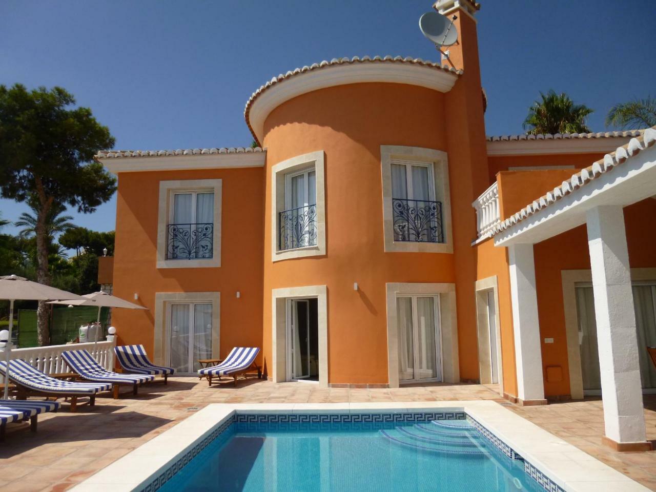 Villa med egen pool