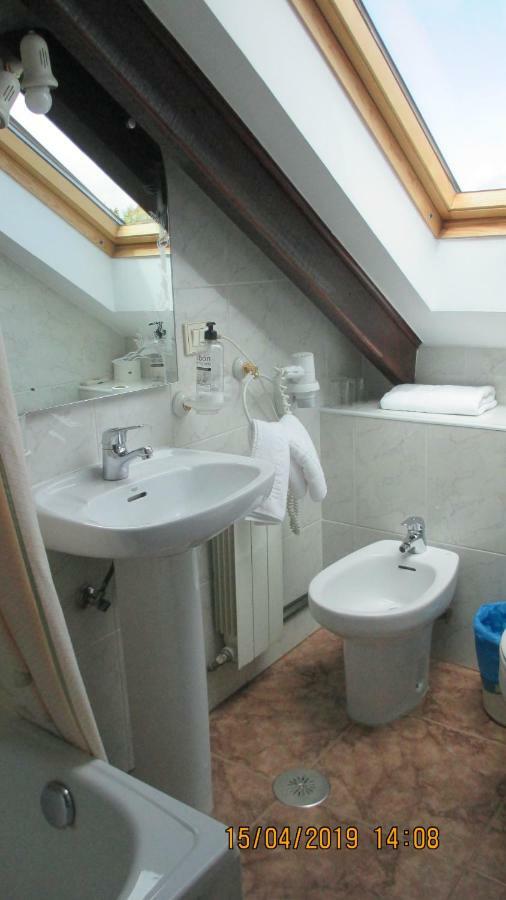 Habitación Triple Económica con aparcamiento