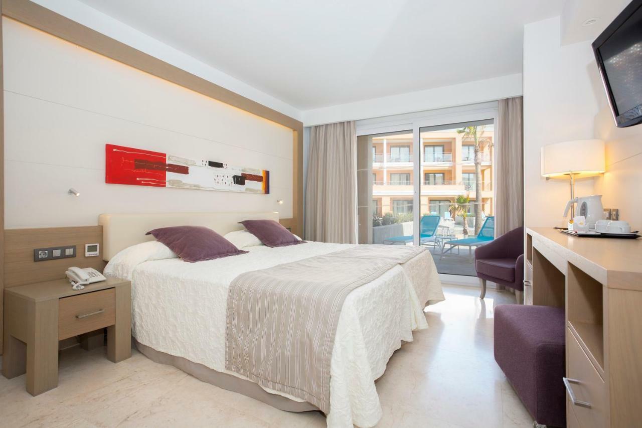 Deluxe Doppel- oder Zweibettzimmer mit eigenem Pool (3 Erwachsene)