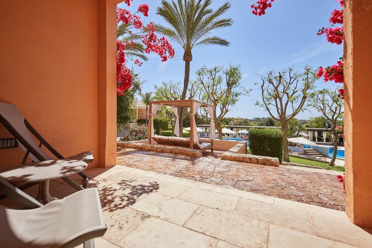 Suite mit balinesischem Bett