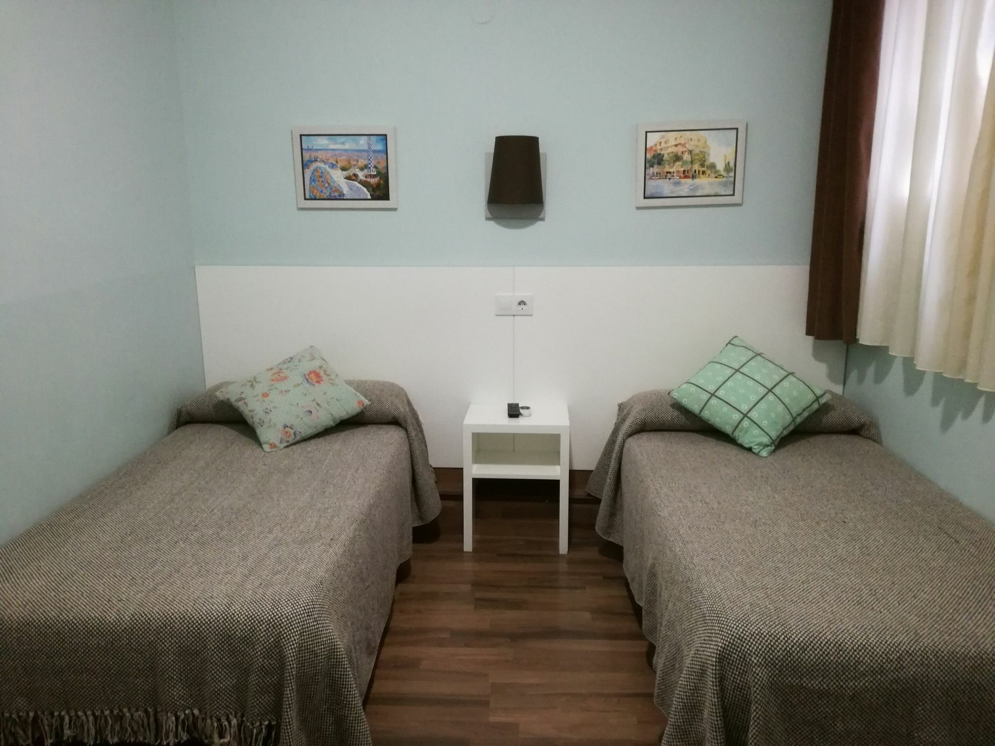 Twin Room Interior,945663100:JPEG