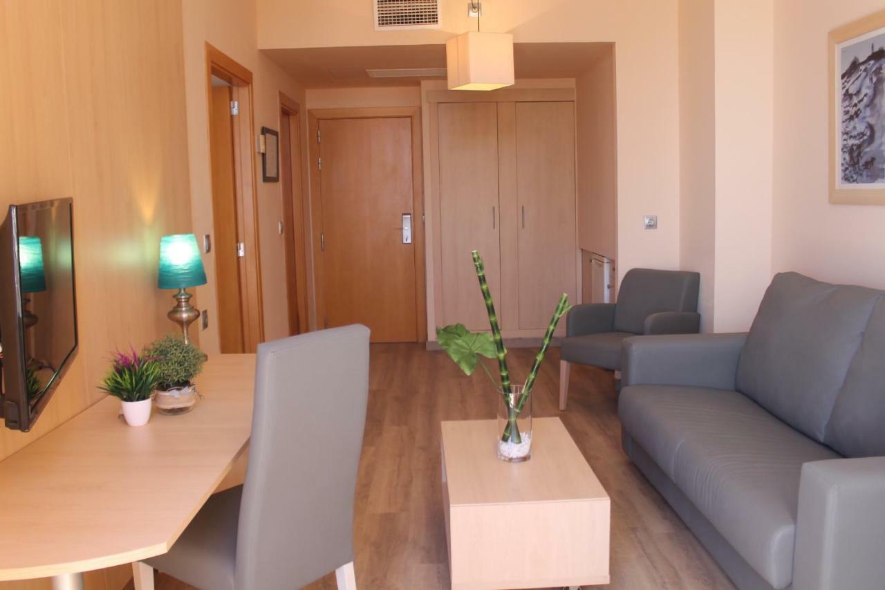 Habitación Superior con salón (2 adultos + 1 niño)