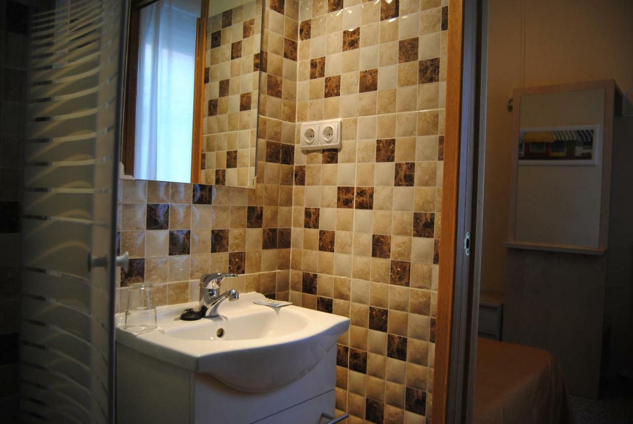 Single Room Private Bathroom