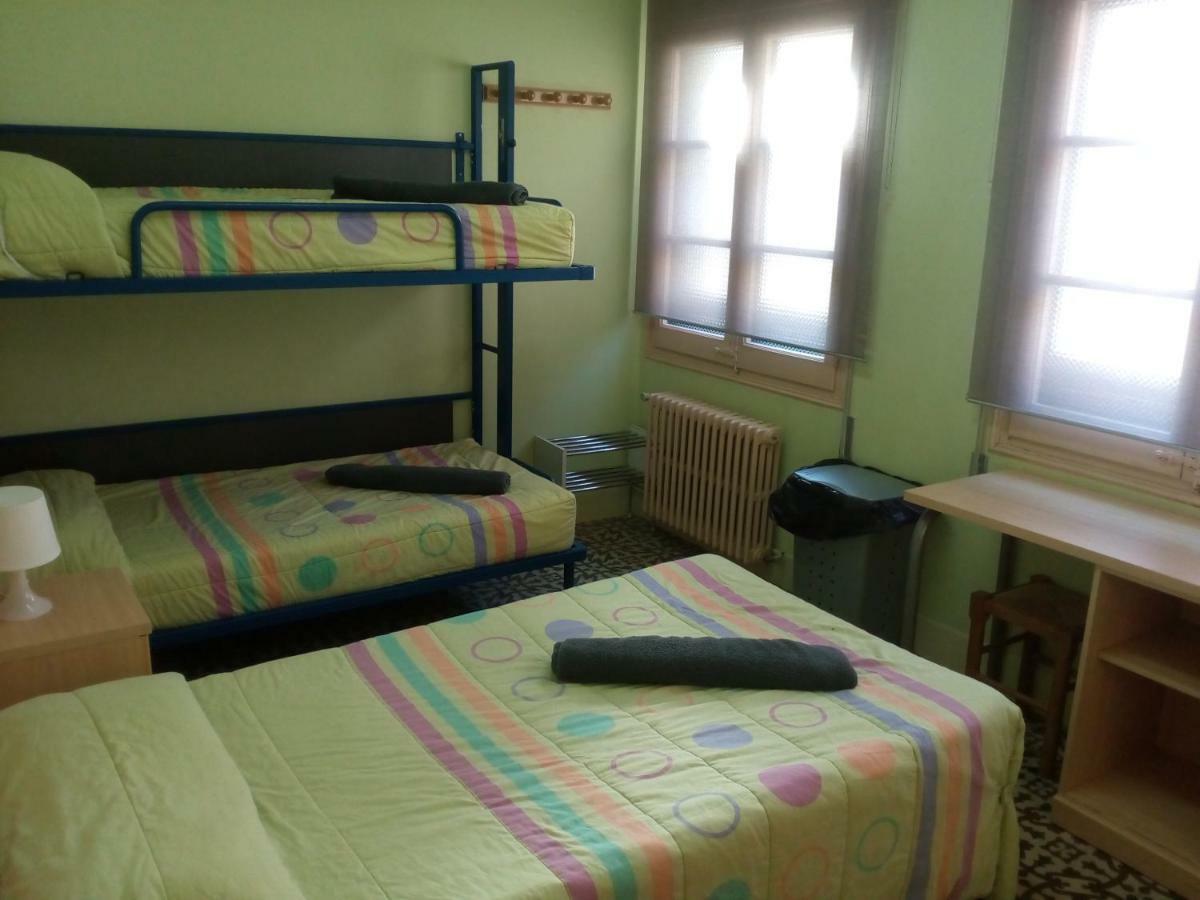 Habitación Triple Básica con baño compartido