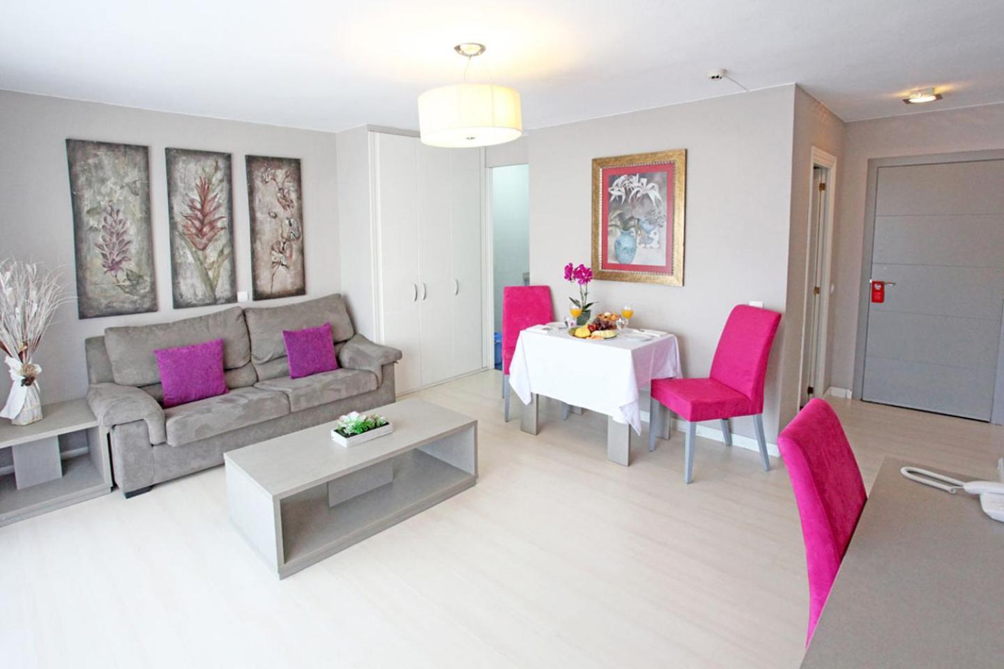 One-Bedroom Apartment,642420438:JPEG