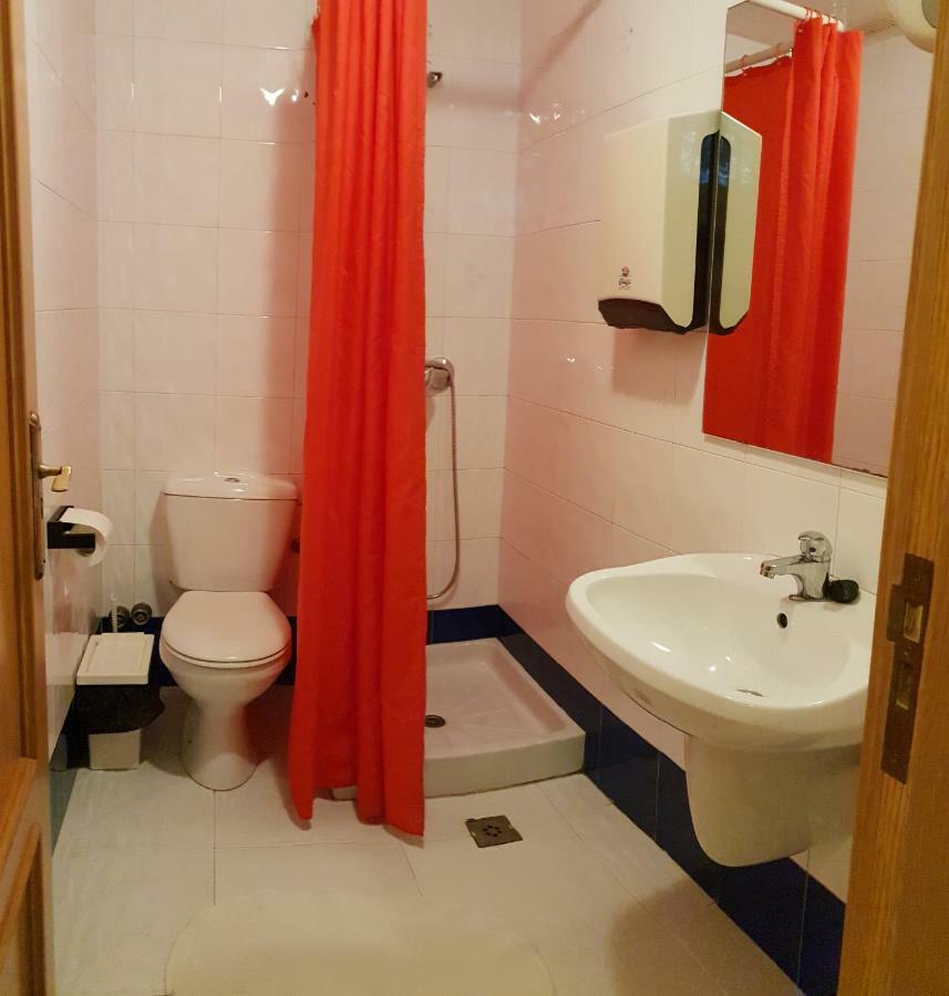 Habitación Triple Básica con baño compartido