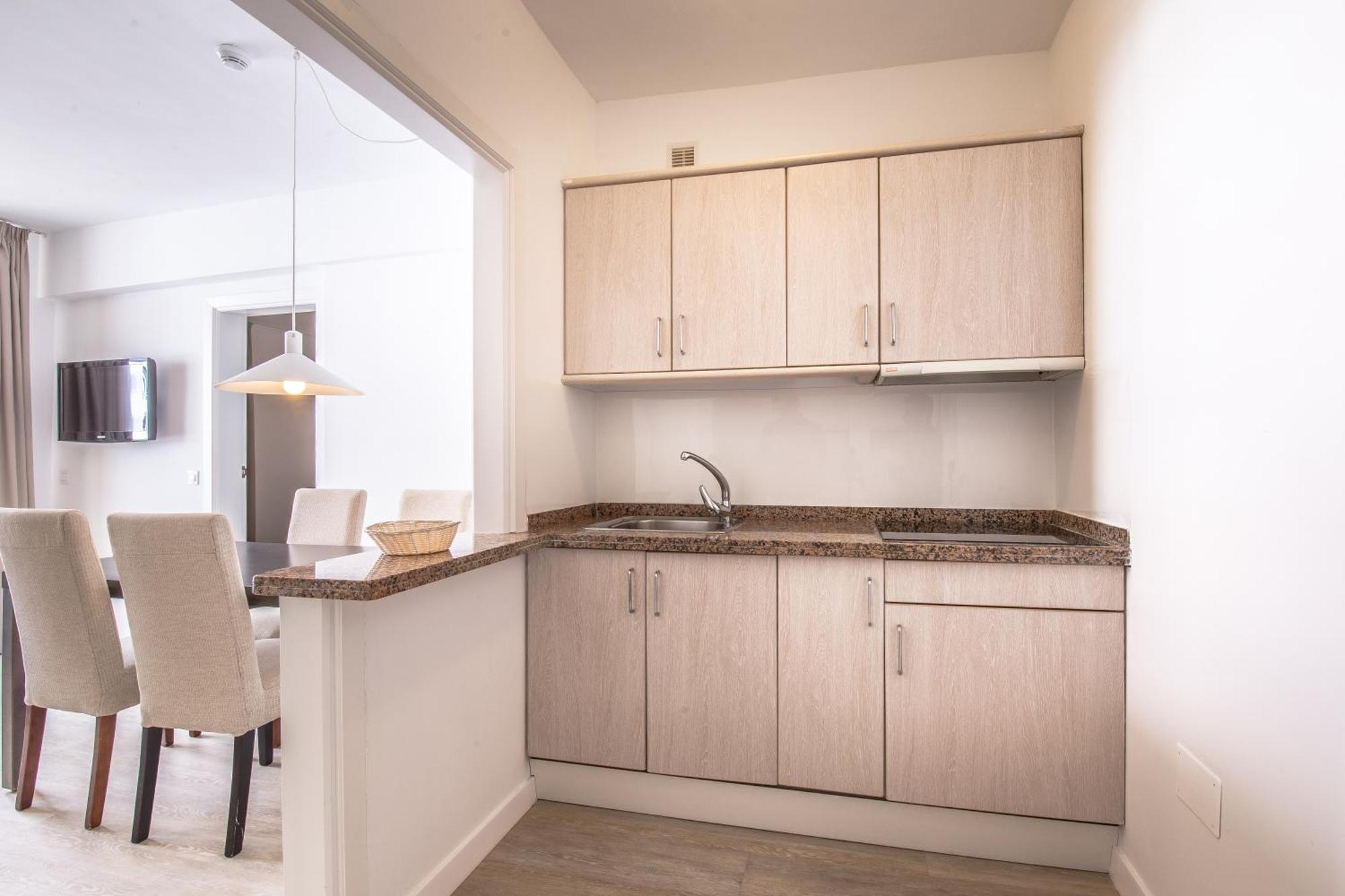 Apartamento con vistas al mar (1 adulto + 2 niños)